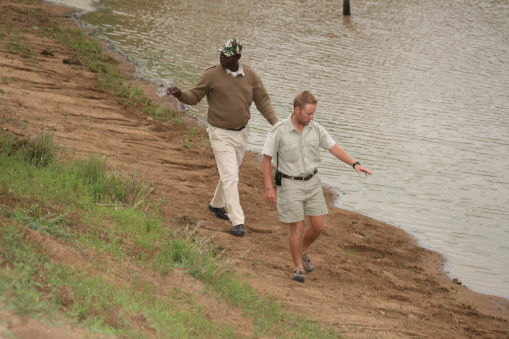 L-R: Loderick (Tracker) and Gareth (Ranger) tracking the lions