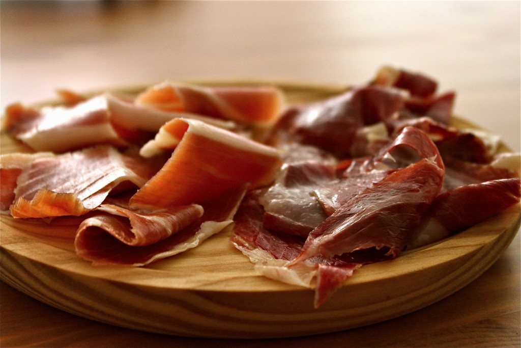 Cured ham (Image source: papaserra.files.wordpress)