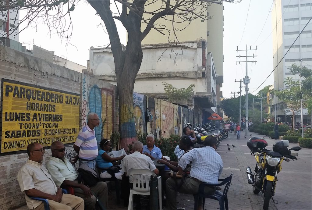 A domino game in play in Getsemani.